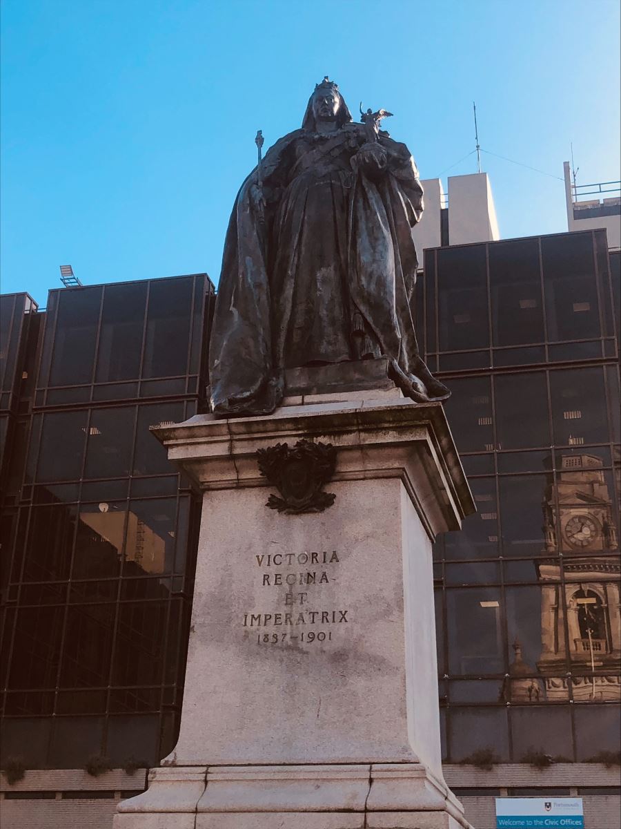 photo of a statue of queen Victoria